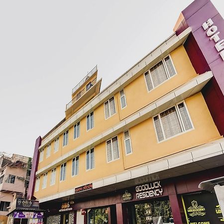 Capital O Good Luck Residency Hotel Dispur Экстерьер фото