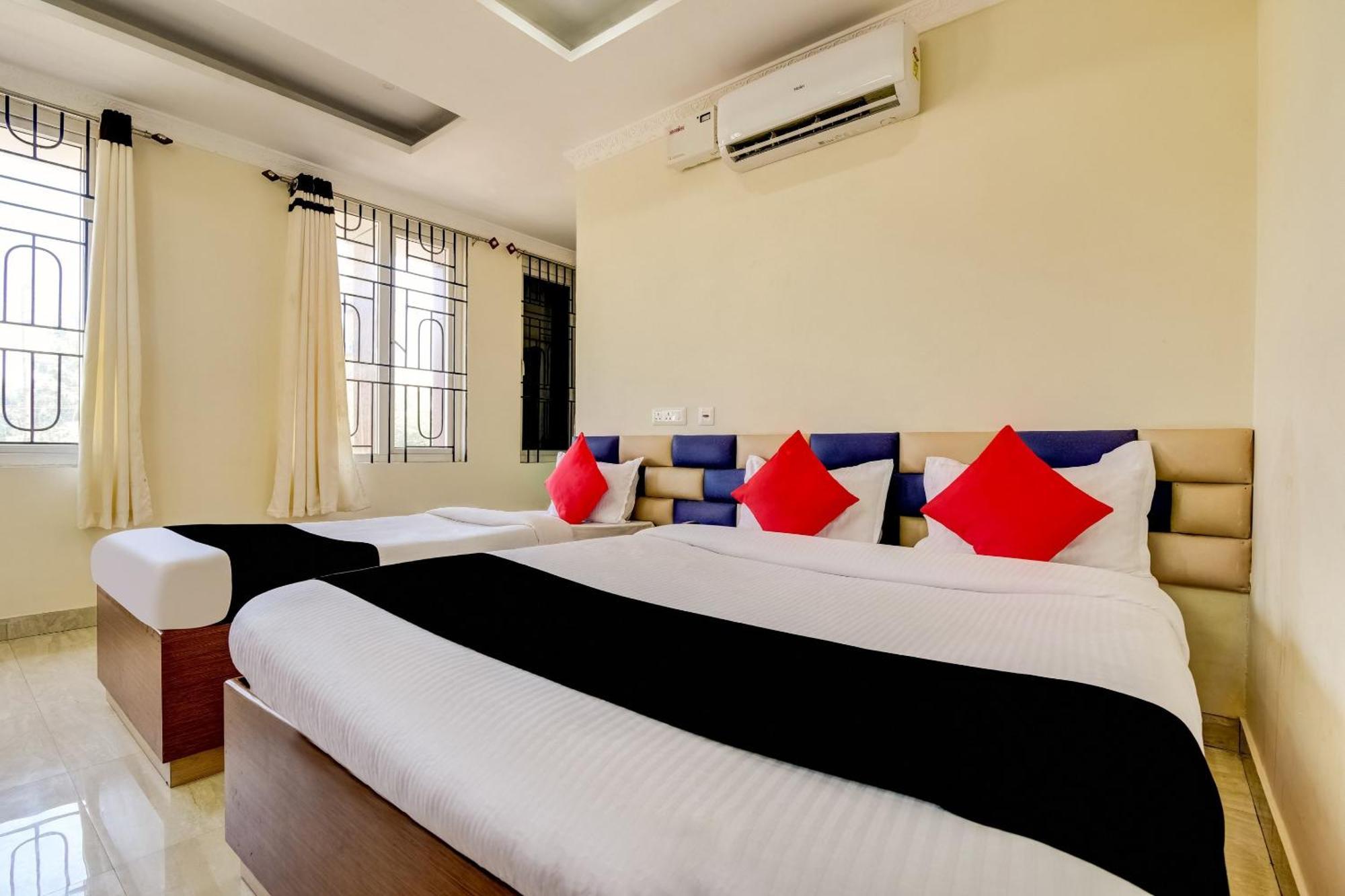 Capital O Good Luck Residency Hotel Dispur Экстерьер фото