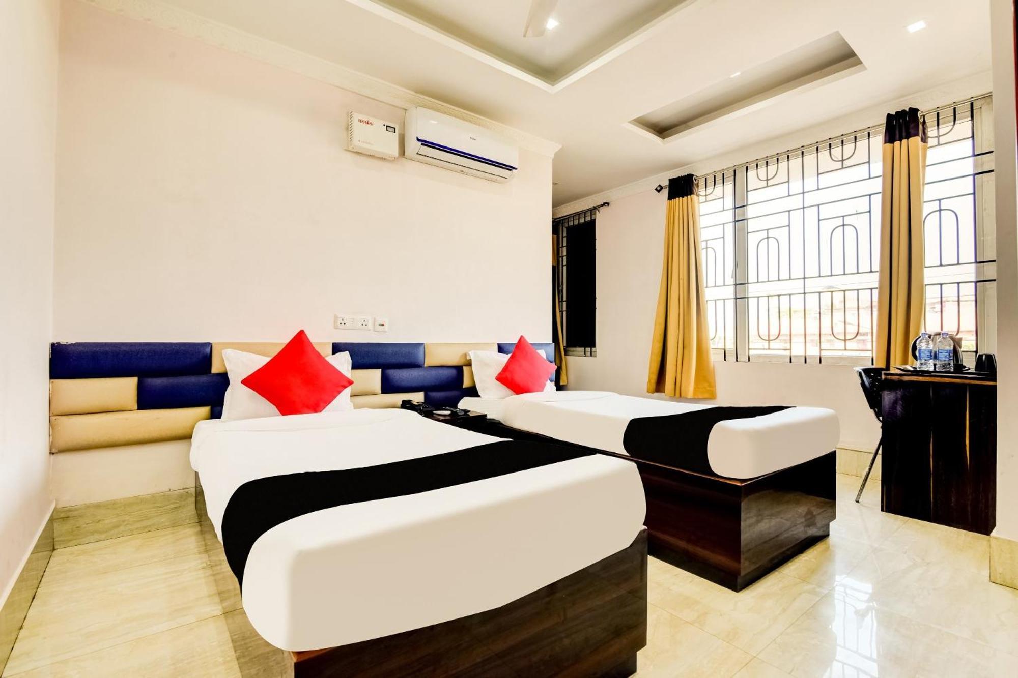 Capital O Good Luck Residency Hotel Dispur Экстерьер фото