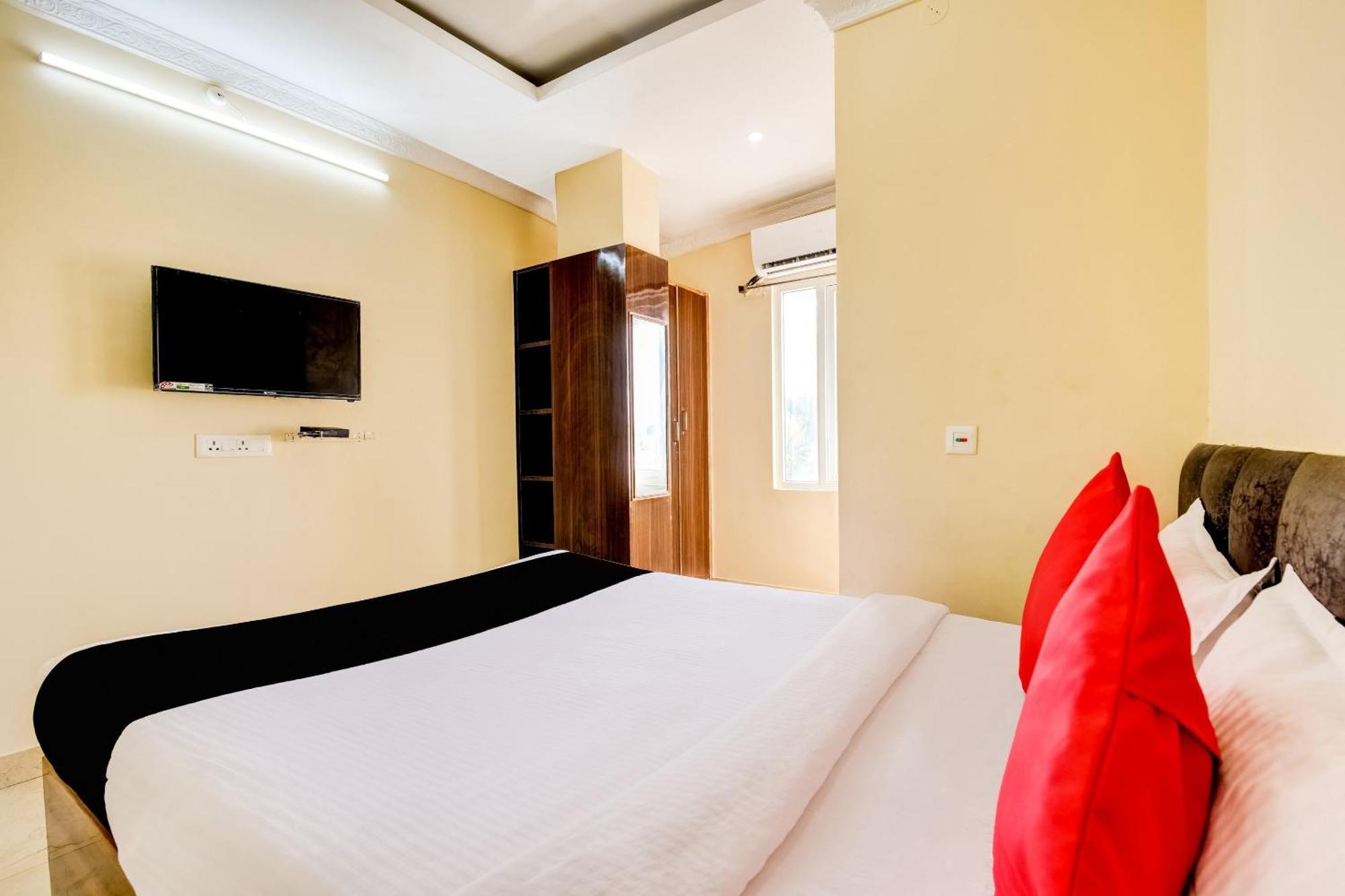 Capital O Good Luck Residency Hotel Dispur Экстерьер фото