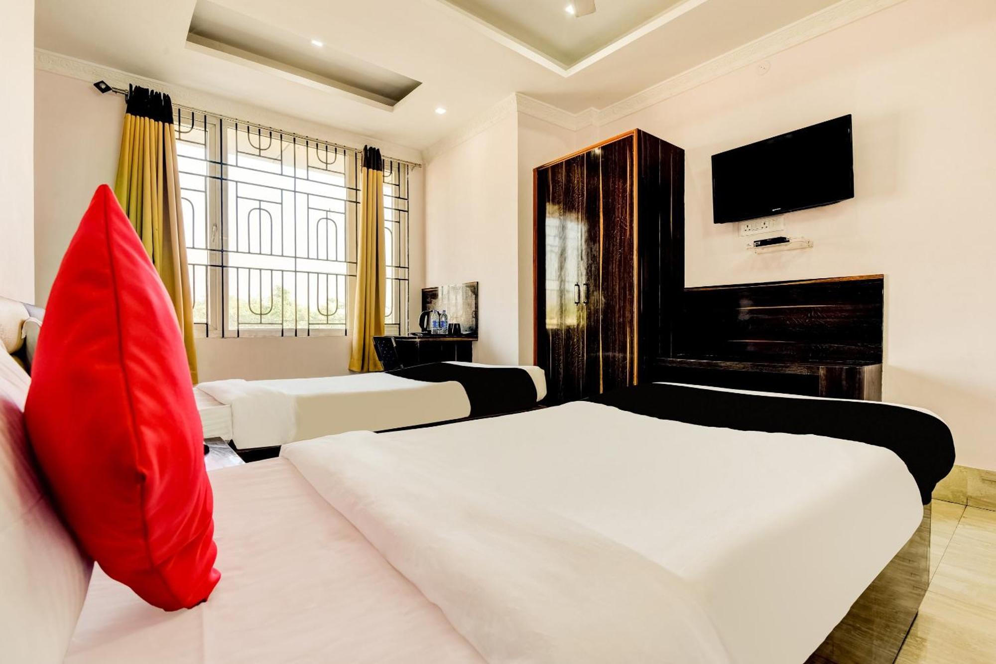 Capital O Good Luck Residency Hotel Dispur Экстерьер фото