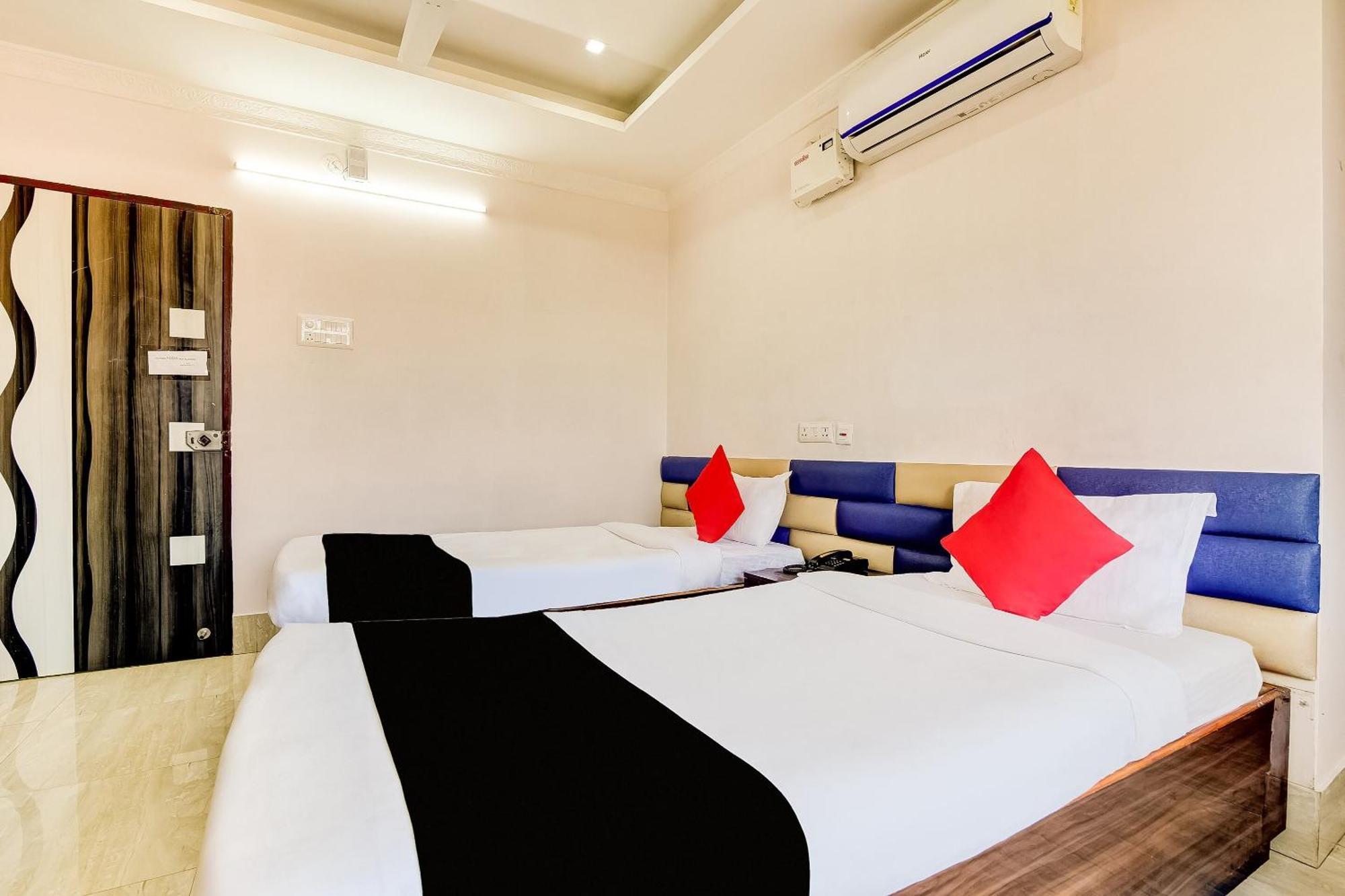 Capital O Good Luck Residency Hotel Dispur Экстерьер фото
